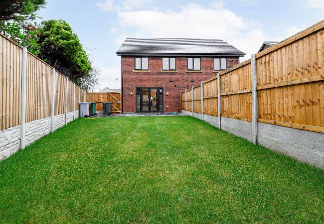 House in Freckleton - Tannery Place | 3 Bedrooms Parking Wi-Fi Garden 