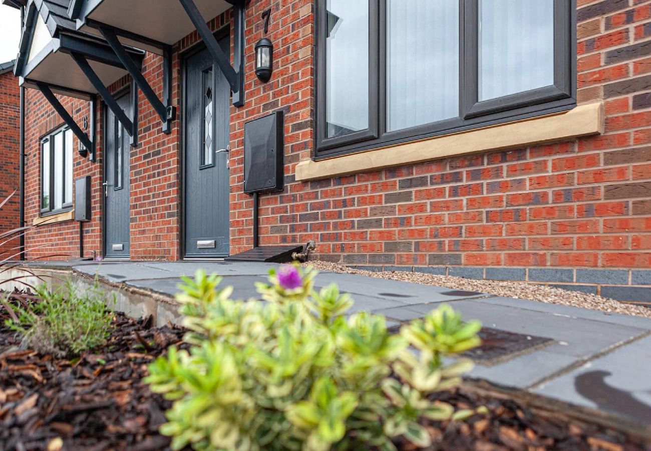 House in Freckleton - Tannery Place | 3 Bedrooms Parking Wi-Fi Garden 