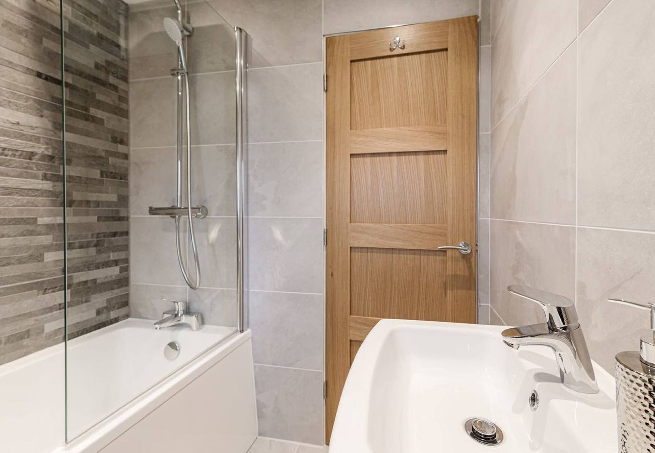 House in Freckleton - Tannery Place | 3 Bedrooms Parking Wi-Fi Garden 