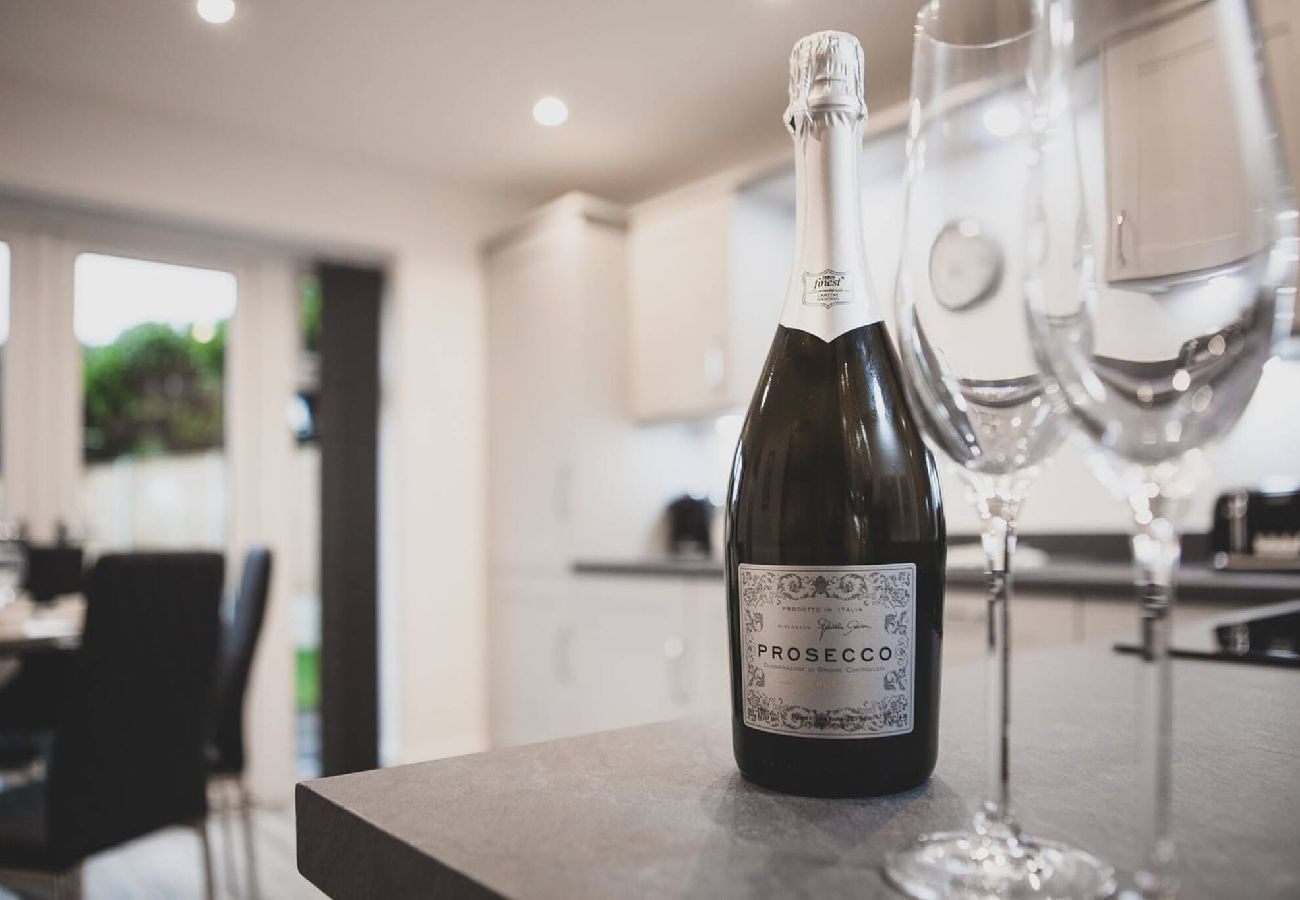 House in Freckleton - Tannery Place | 3 Bedrooms Parking Wi-Fi Garden 