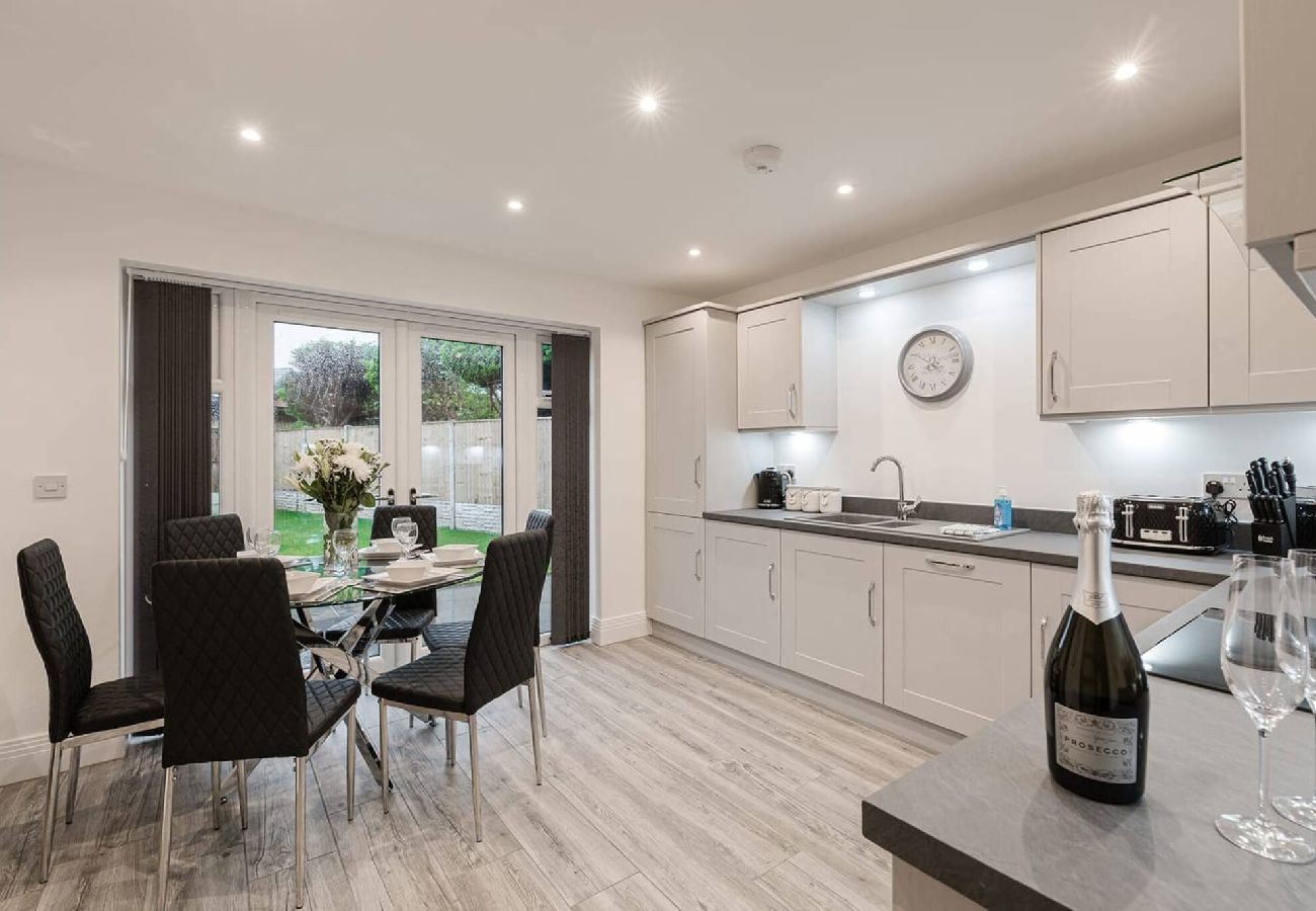 House in Freckleton - Tannery Place | 3 Bedrooms Parking Wi-Fi Garden 