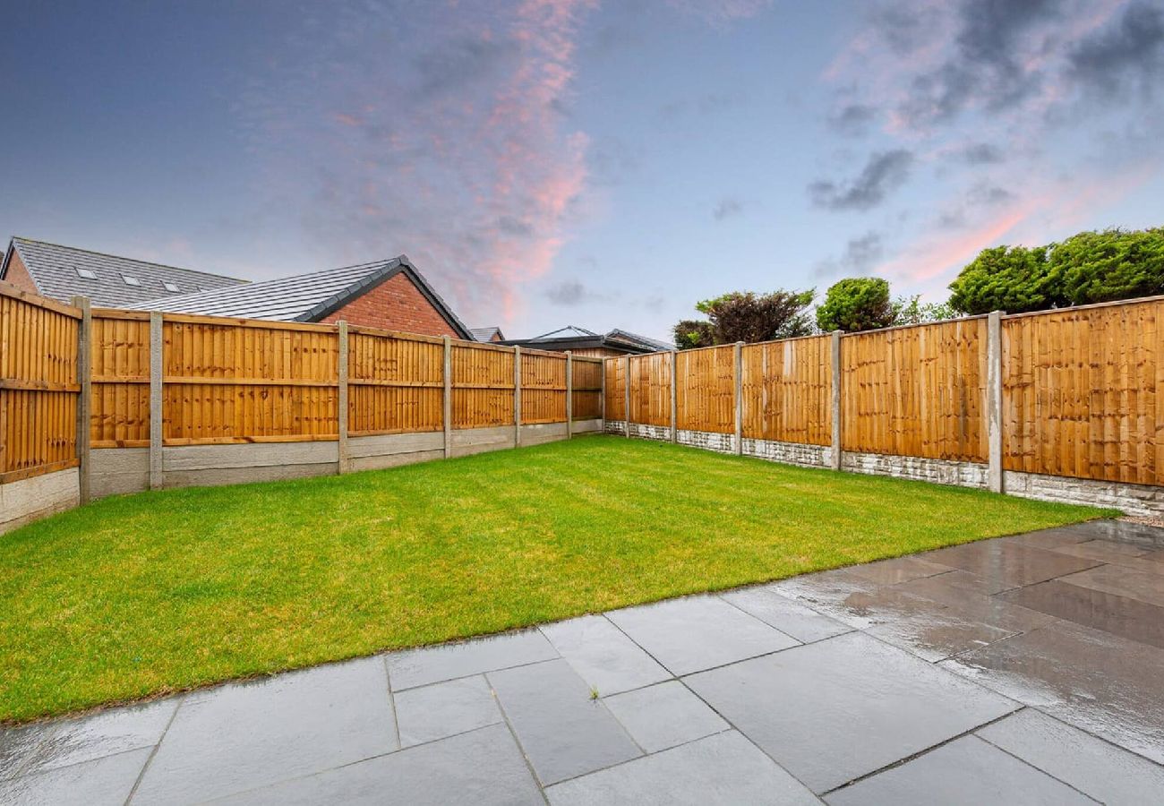 House in Freckleton - Tannery House | 3 Bedrooms, Parking, Wi-Fi 