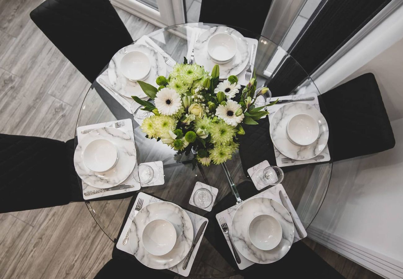 House in Freckleton - Tannery House | 3 Bedrooms, Parking, Wi-Fi 