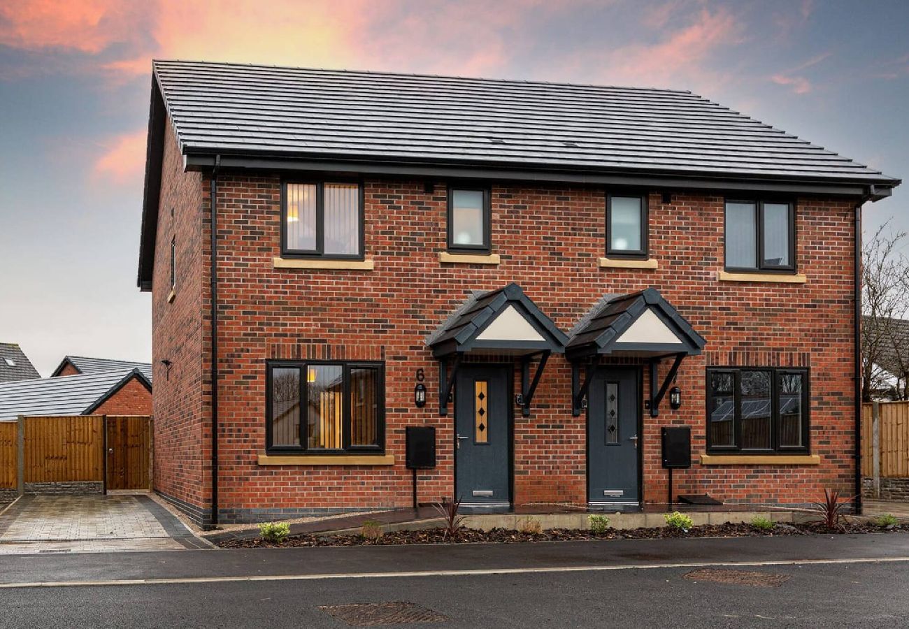 House in Freckleton - Tannery House | 3 Bedrooms, Parking, Wi-Fi 