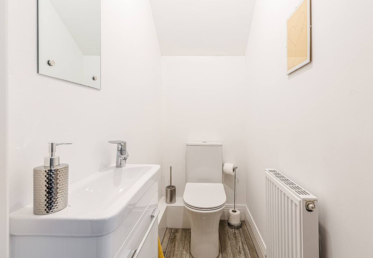 House in Freckleton - Tannery House | 3 Bedrooms, Parking, Wi-Fi 