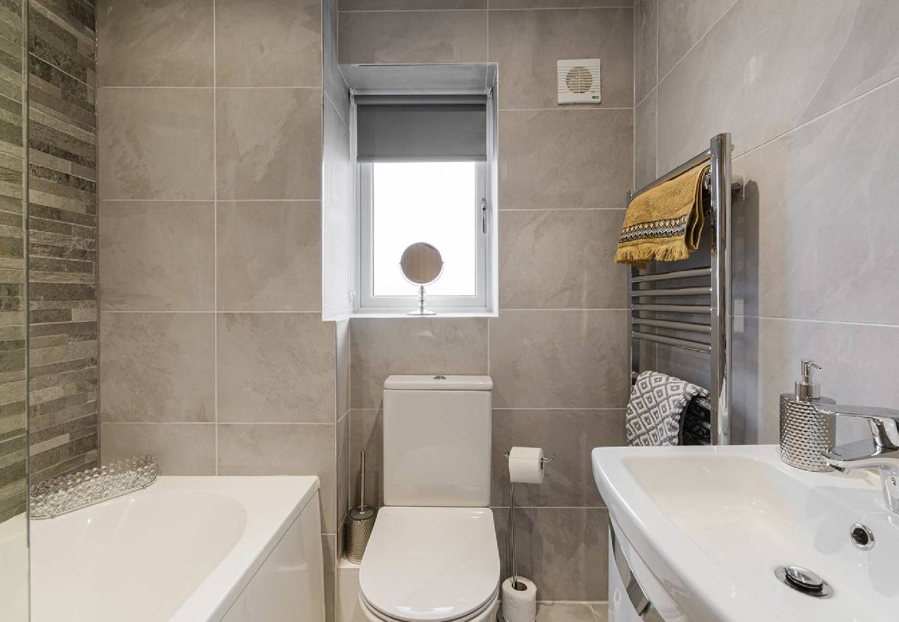 House in Freckleton - Tannery House | 3 Bedrooms, Parking, Wi-Fi 