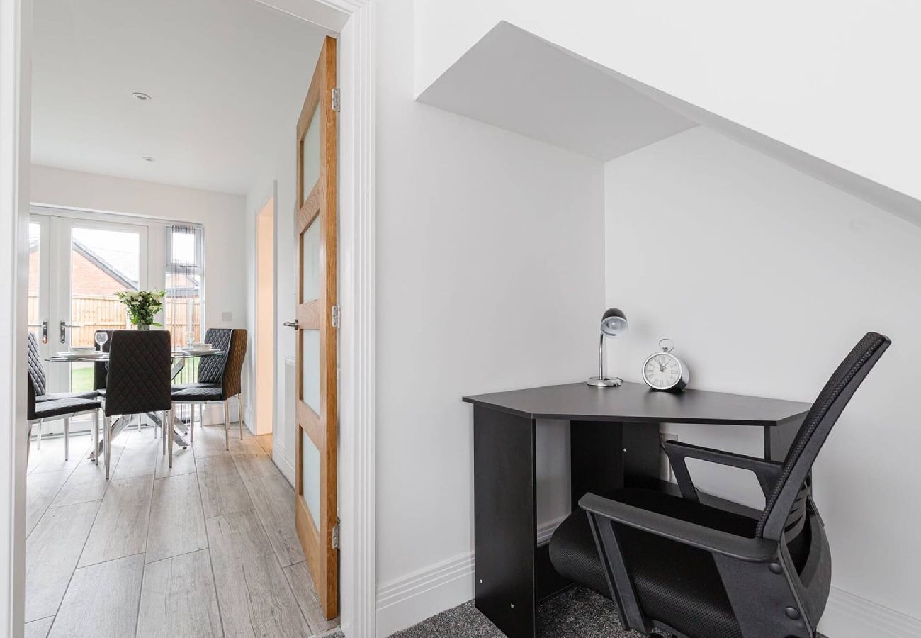 House in Freckleton - Tannery House | 3 Bedrooms, Parking, Wi-Fi 