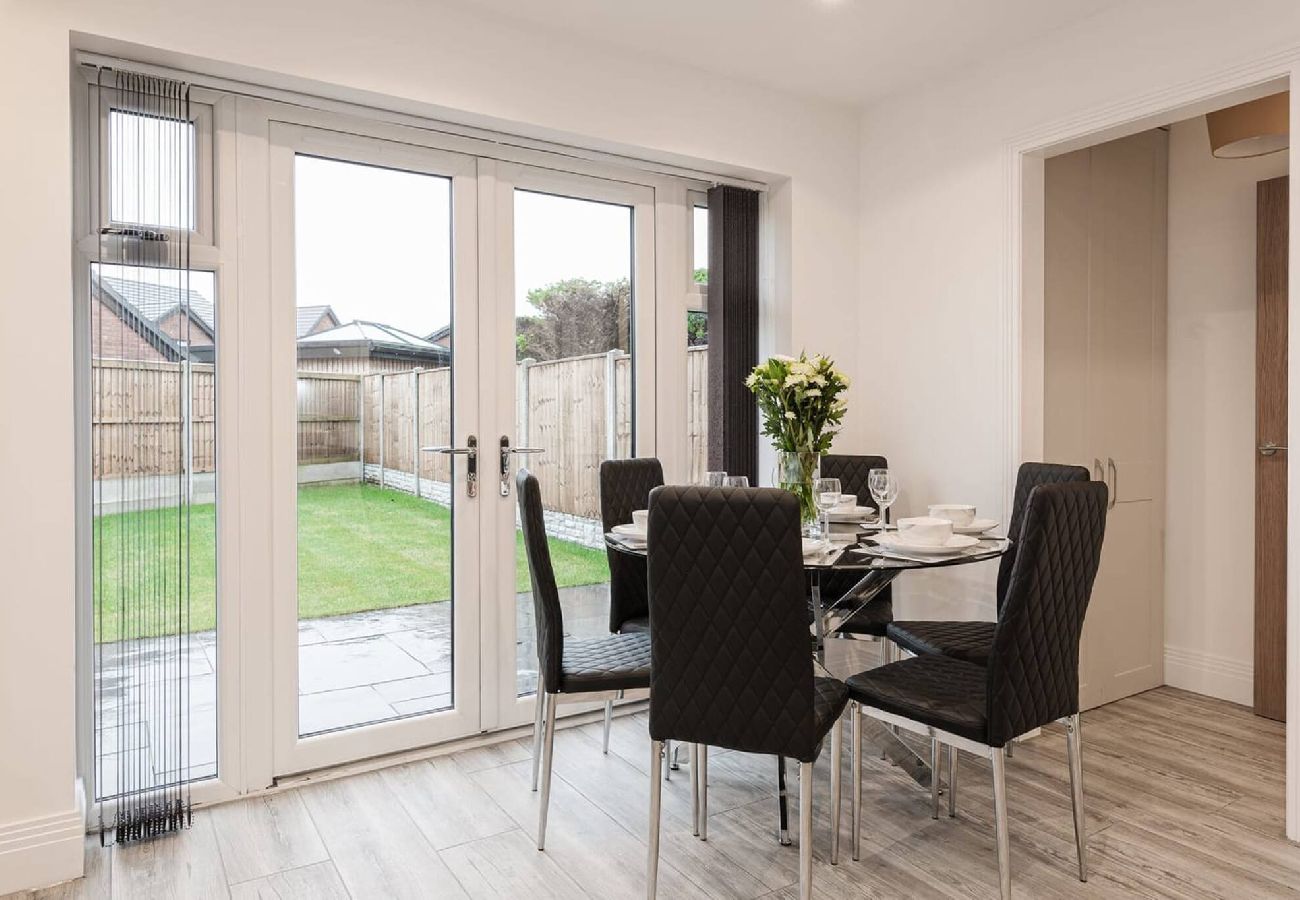 House in Freckleton - Tannery House | 3 Bedrooms, Parking, Wi-Fi 