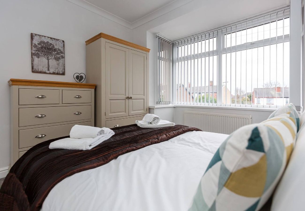 House in Blackpool - Hillside House | 2 Bedrooms parking WI-FI Hospital 