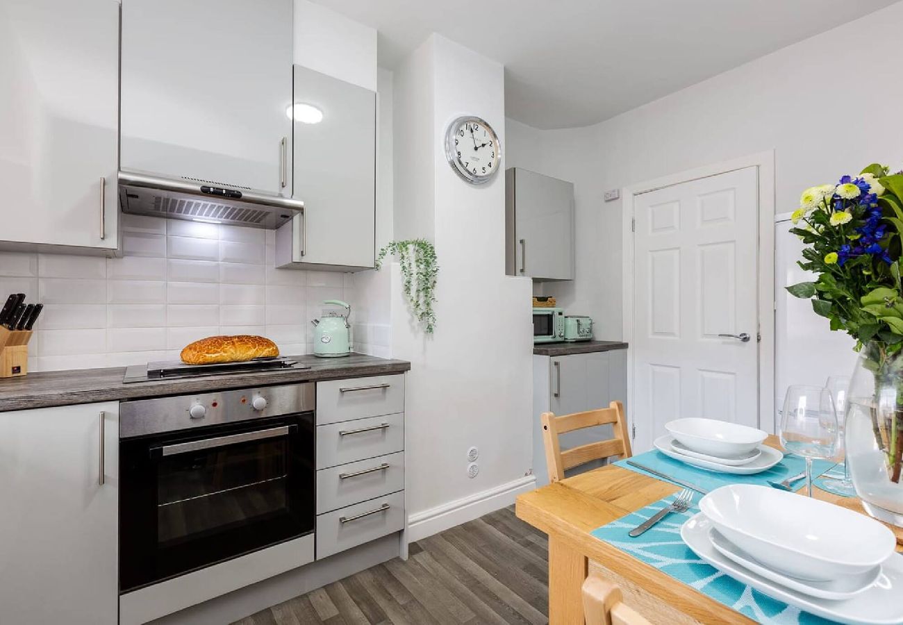 House in Blackpool - Hillside House | 2 Bedrooms parking WI-FI Hospital 