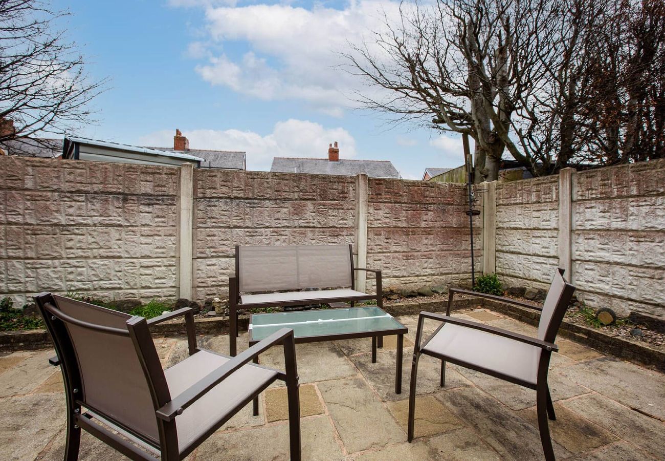 House in Blackpool - Hillside House | 2 Bedrooms parking WI-FI Hospital 