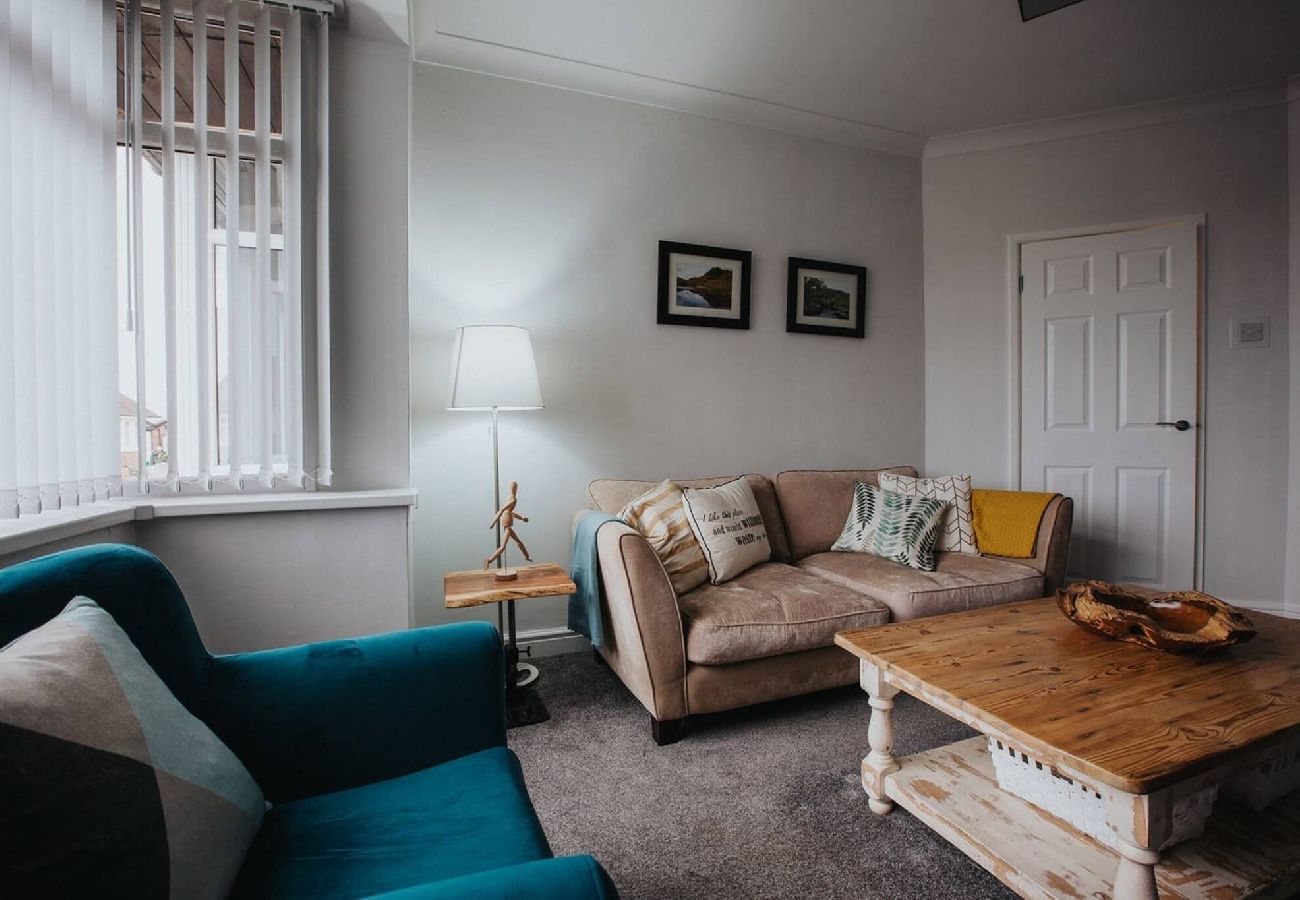 House in Blackpool - Hillside House | 2 Bedrooms parking WI-FI Hospital 