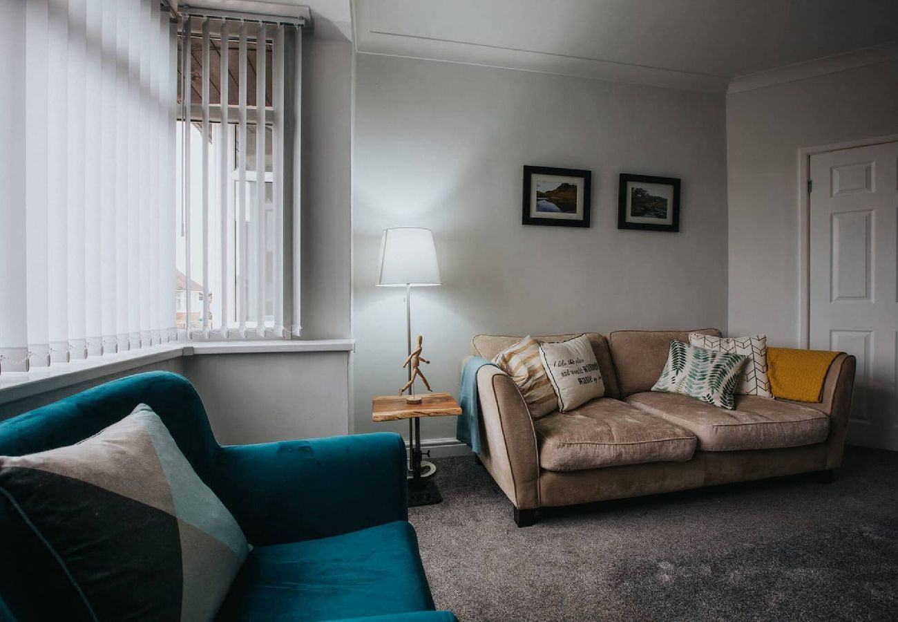 House in Blackpool - Hillside House | 2 Bedrooms parking WI-FI Hospital 