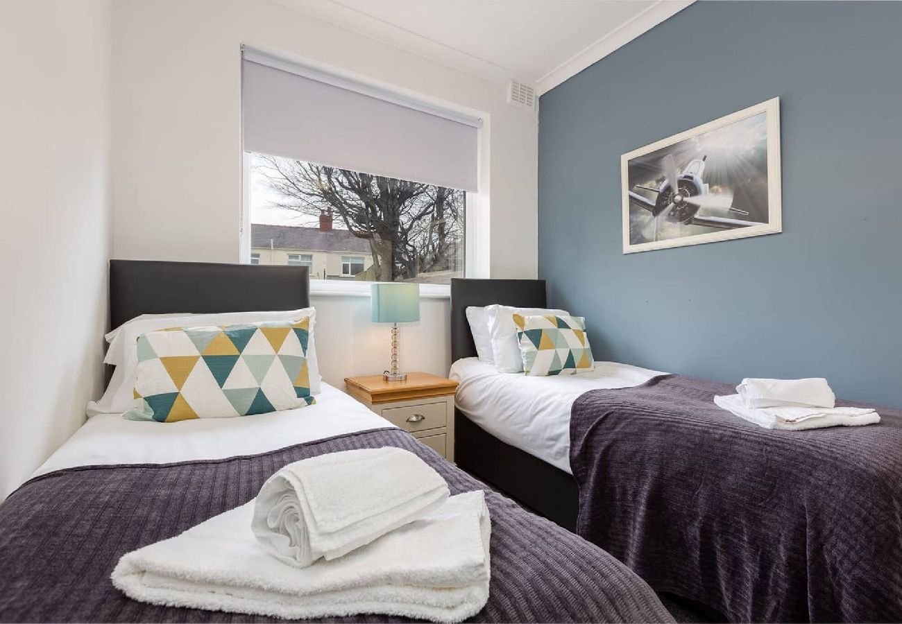 House in Blackpool - Hillside House | 2 Bedrooms parking WI-FI Hospital 