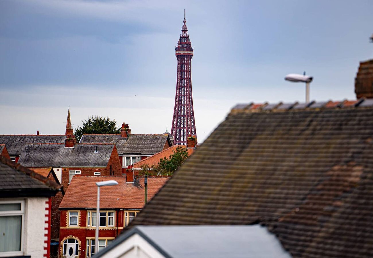 House in Blackpool - Hillside House | 2 Bedrooms parking WI-FI Hospital 
