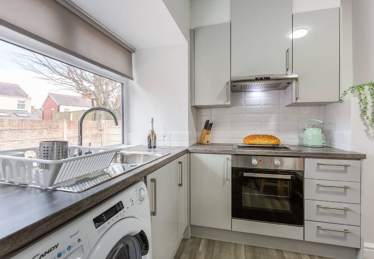 House in Blackpool - Hillside House | 2 Bedrooms parking WI-FI Hospital 