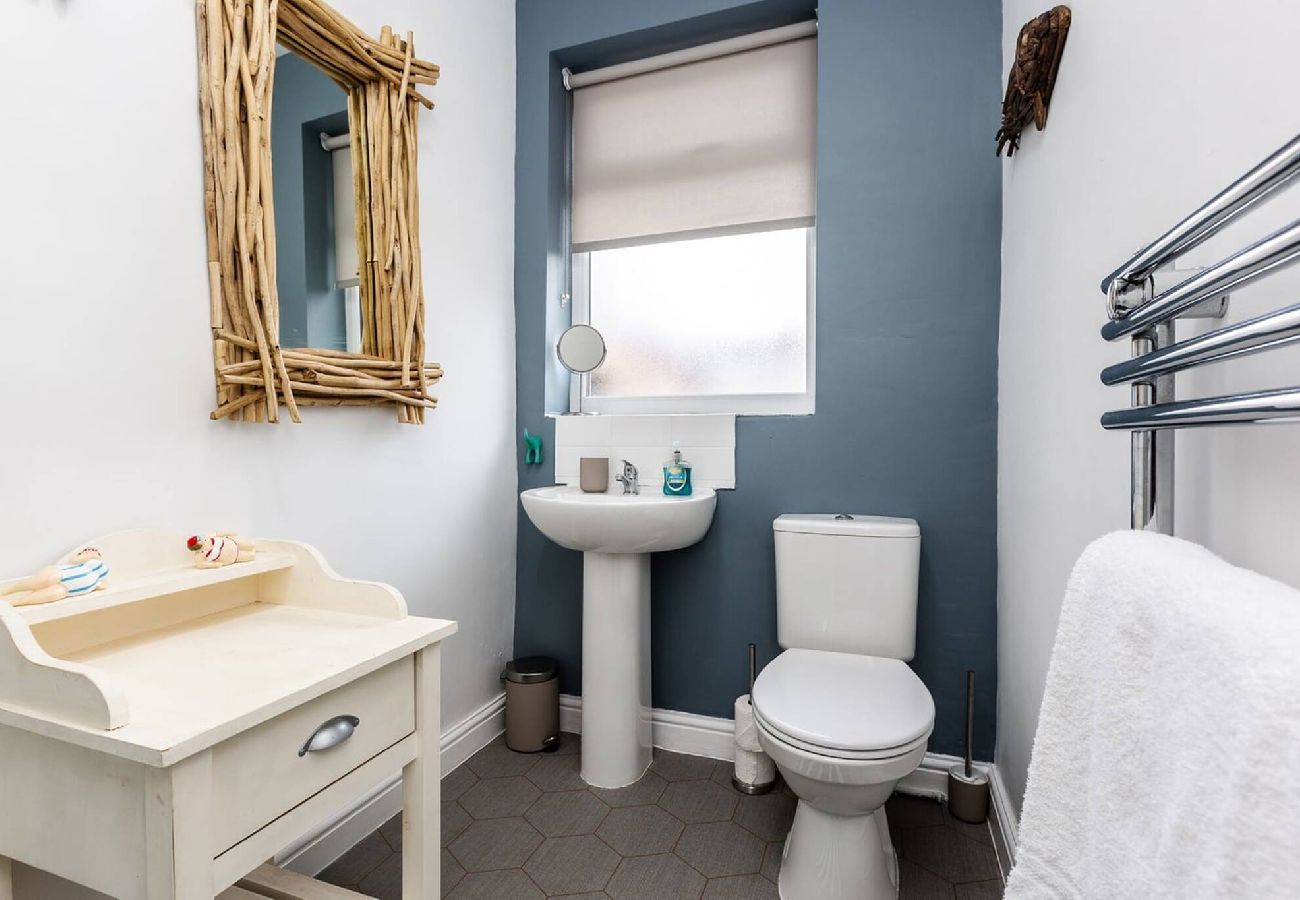 House in Blackpool - Hillside House | 2 Bedrooms parking WI-FI Hospital 