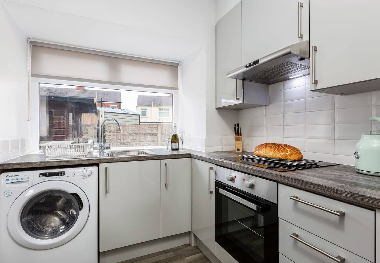 House in Blackpool - Hillside House | 2 Bedrooms parking WI-FI Hospital 