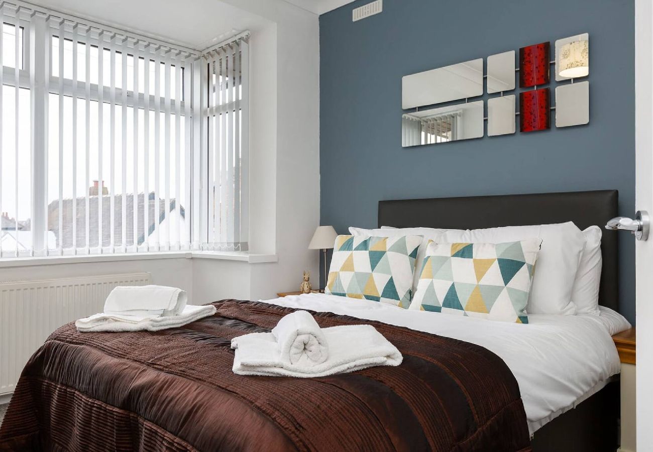 House in Blackpool - Hillside House | 2 Bedrooms parking WI-FI Hospital 