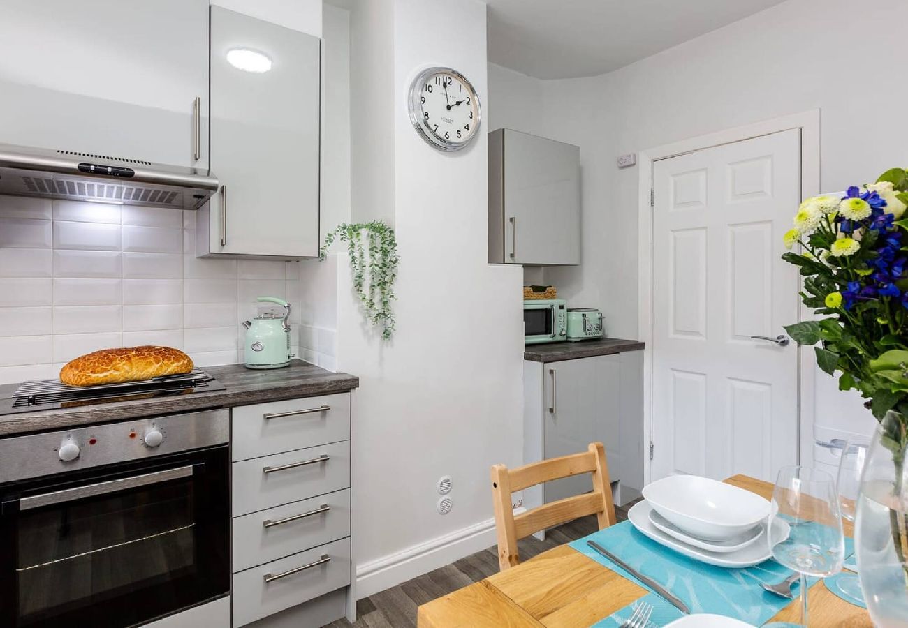 House in Blackpool - Hillside House | 2 Bedrooms parking WI-FI Hospital 