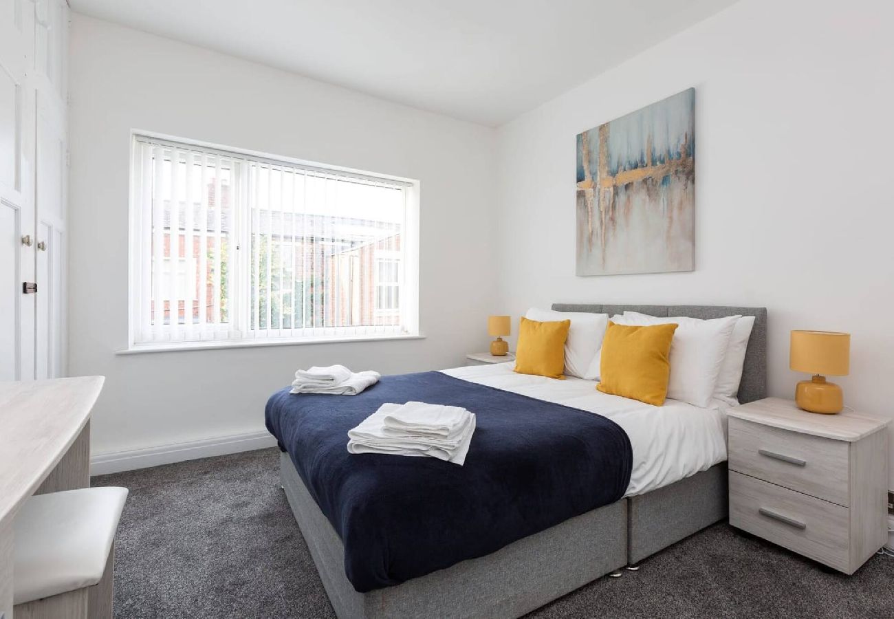 House in Preston - Connaught House | Wi-Fi, Parking, Contractors 