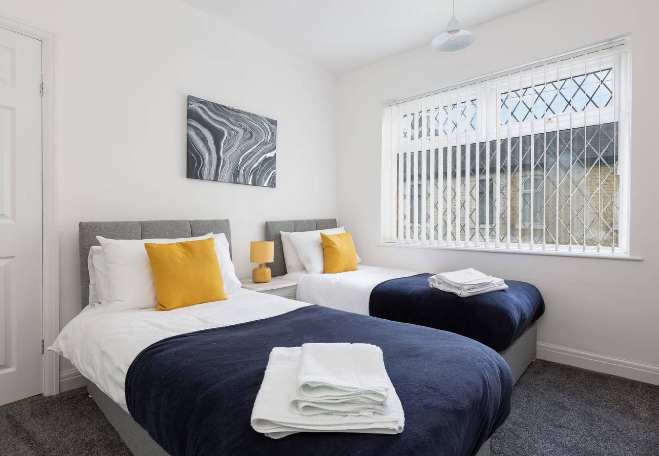 House in Preston - Connaught House | Wi-Fi, Parking, Contractors 