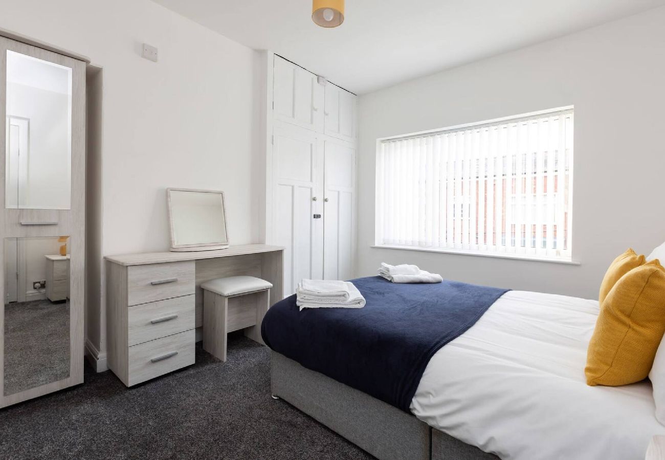 House in Preston - Connaught House | Wi-Fi, Parking, Contractors 