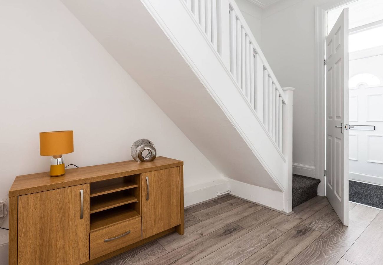 House in Preston - Connaught House | Wi-Fi, Parking, Contractors 