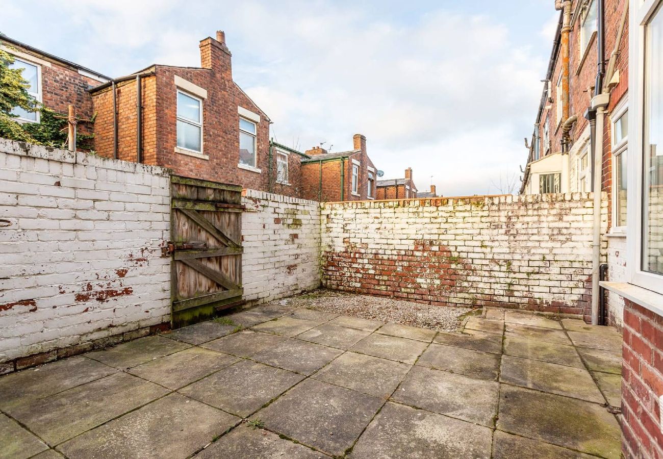 House in Preston - Connaught House | Wi-Fi, Parking, Contractors 