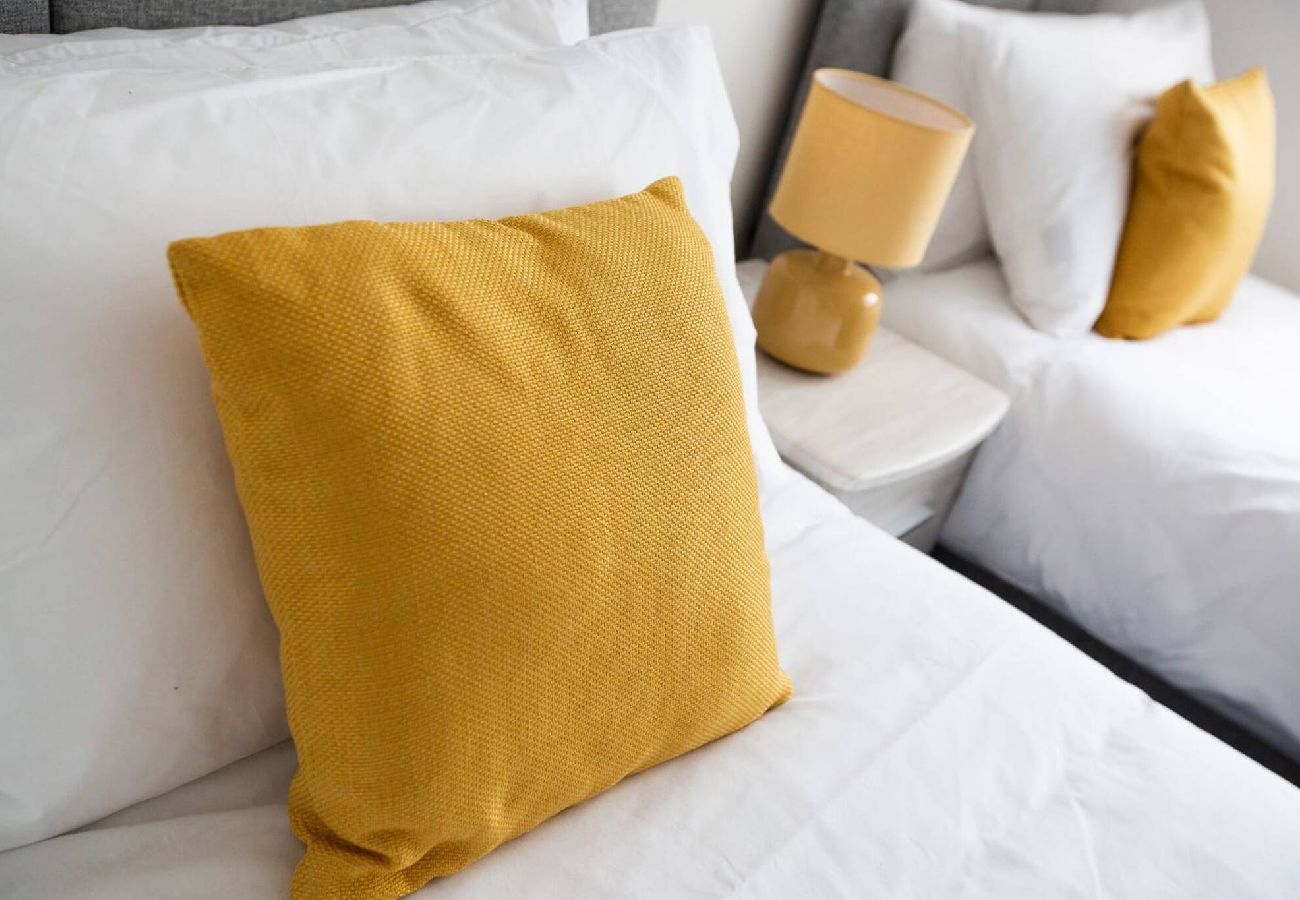 House in Preston - Connaught House | Wi-Fi, Parking, Contractors 