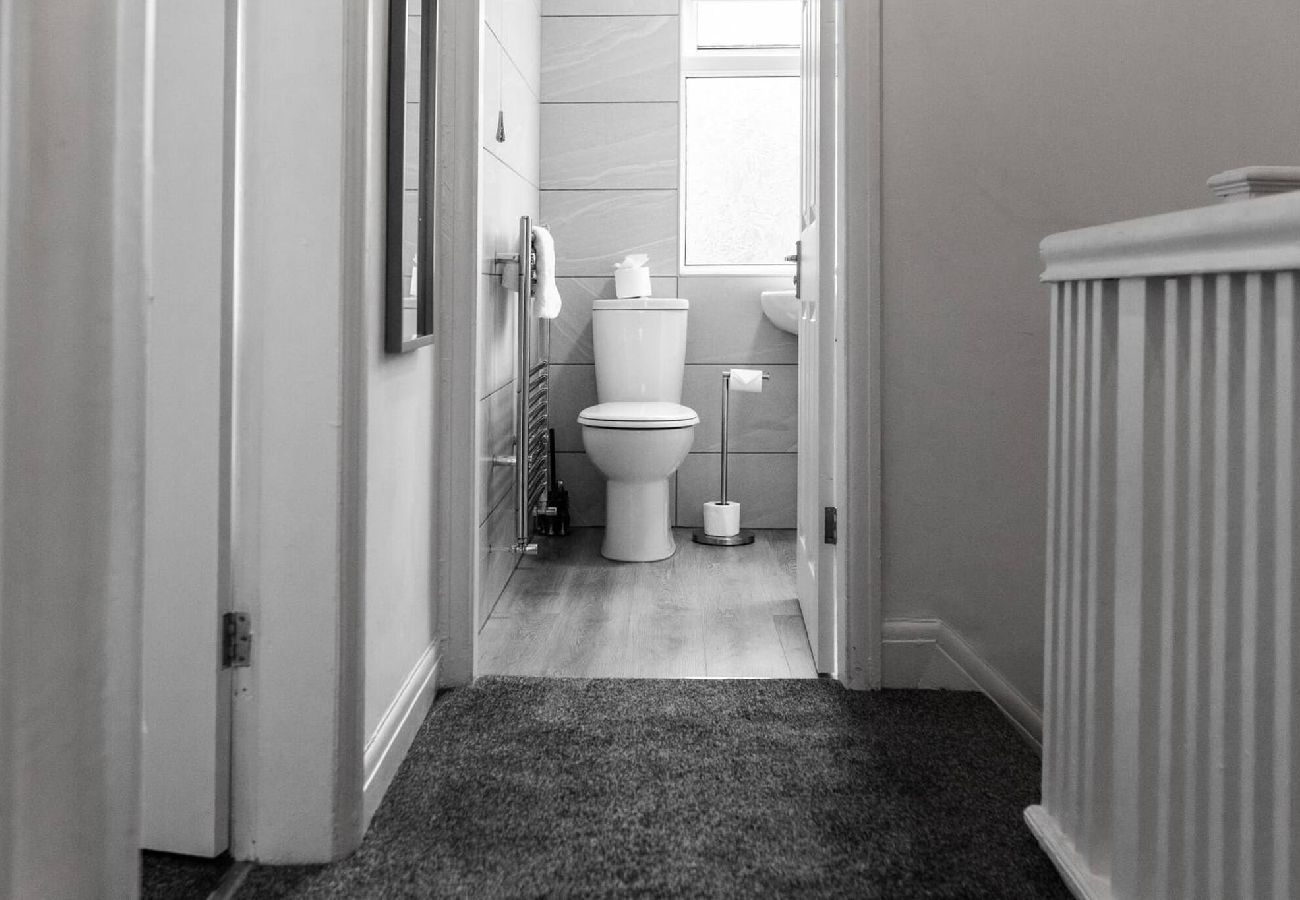 House in Preston - Connaught House | Wi-Fi, Parking, Contractors 