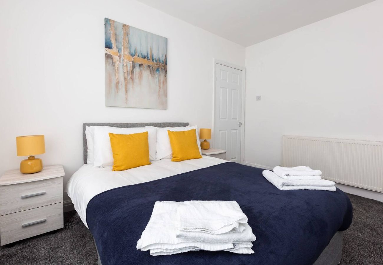 House in Preston - Connaught House | Wi-Fi, Parking, Contractors 