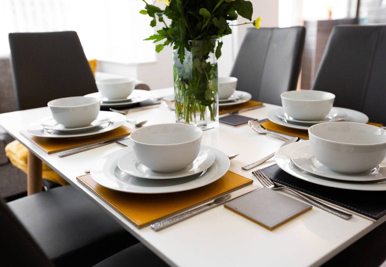 House in Preston - Connaught House | Wi-Fi, Parking, Contractors 