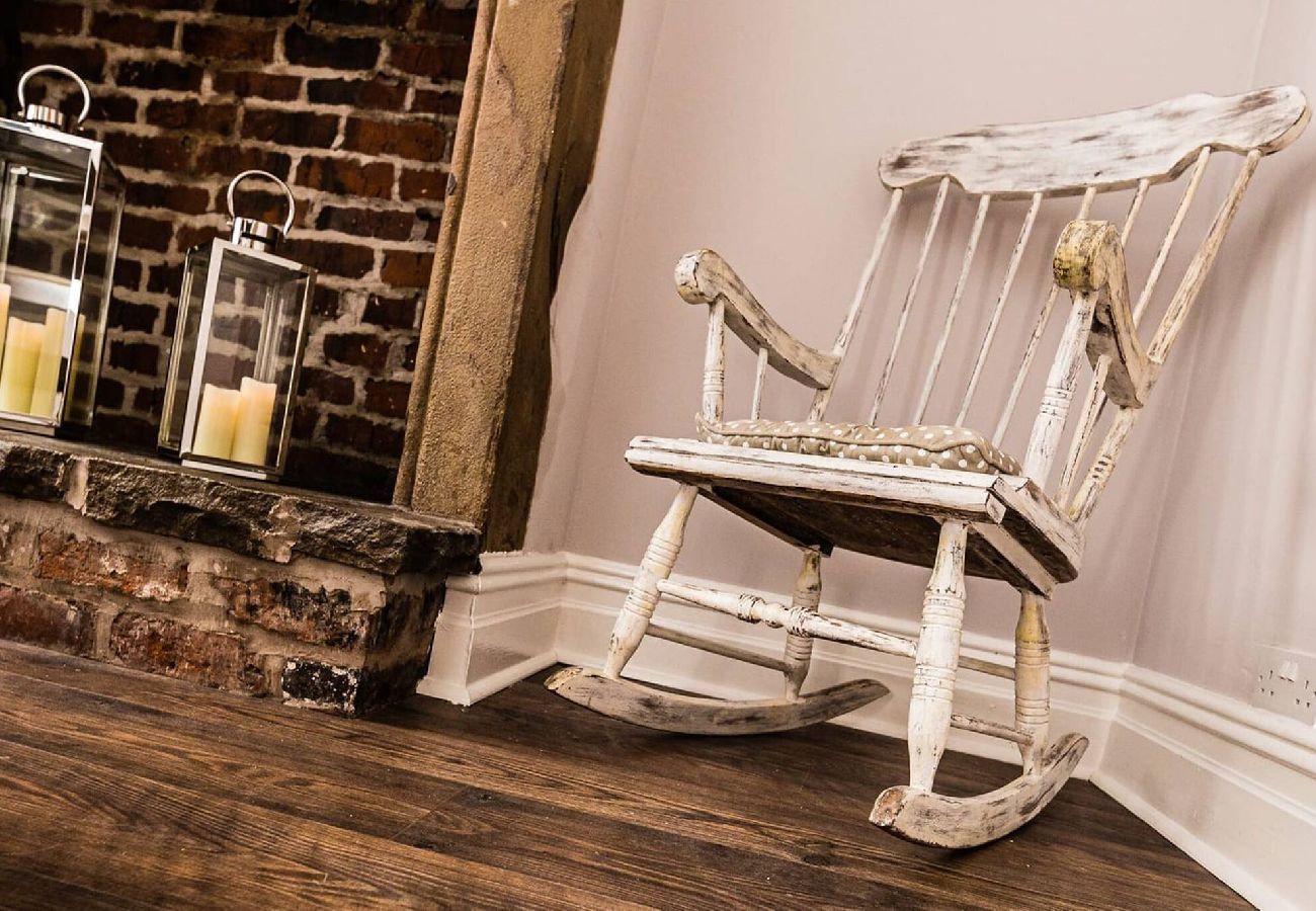 House in Preston - Carnarvon House | Wi-Fi & Parking Contractors 