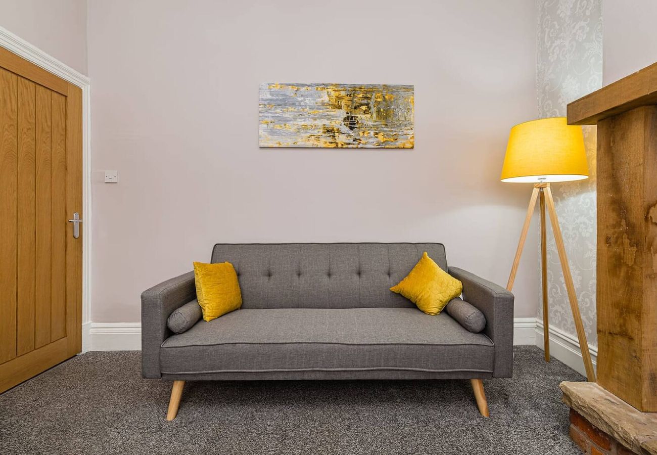 House in Preston - Carnarvon House | Wi-Fi & Parking Contractors 