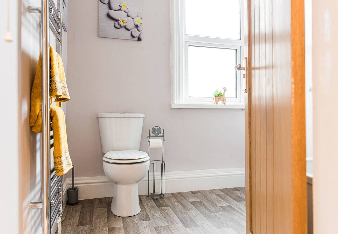 House in Preston - Carnarvon House | Wi-Fi & Parking Contractors 