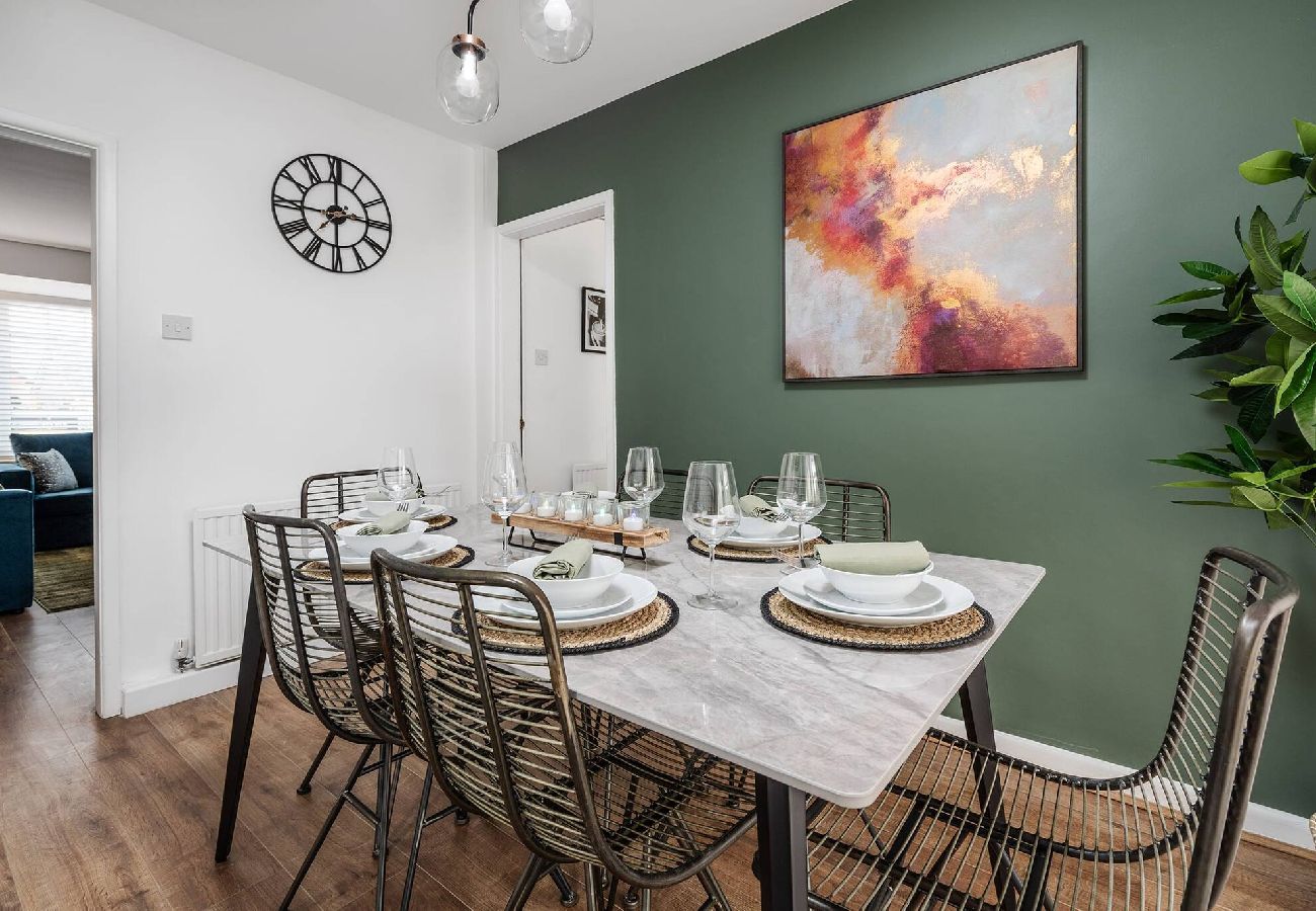 House in Leyland - Leyland House - Private Parking Free Wi-Fi Garden 