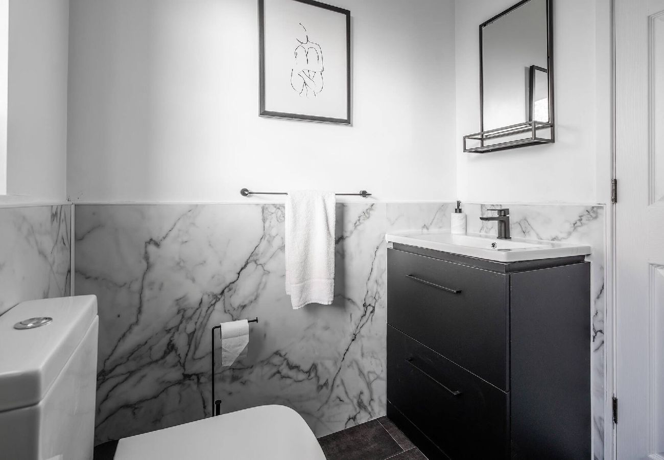 House in Leyland - Leyland House - Private Parking Free Wi-Fi Garden 