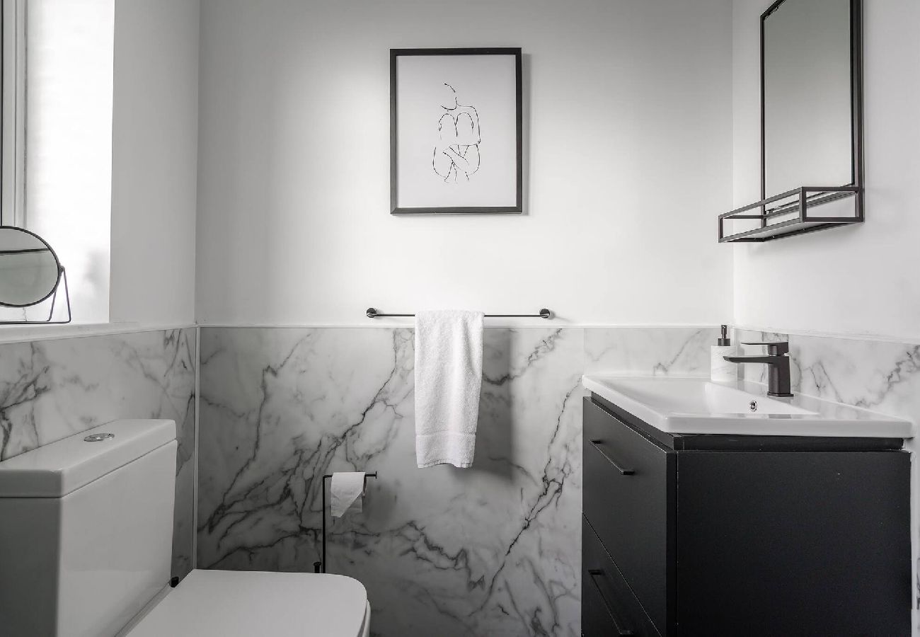 House in Leyland - Leyland House - Private Parking Free Wi-Fi Garden 