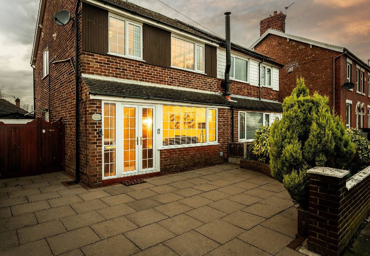 House in Leyland - Leyland House - Private Parking Free Wi-Fi Garden 