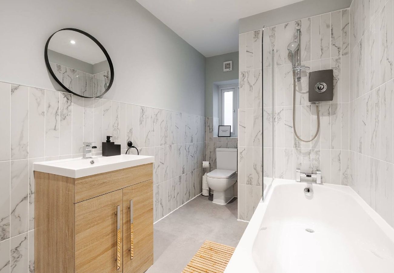 Apartment in Thornton-Cleveleys - Beach Apartment - 2 Bedrooms Free WiFi Parking 