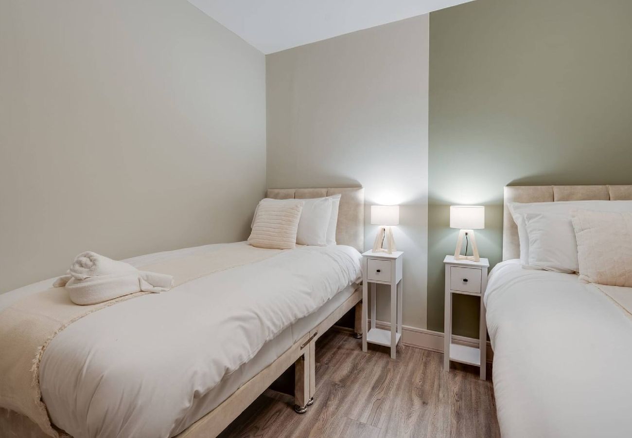 Apartment in Thornton-Cleveleys - Beach Apartment - 2 Bedrooms Free WiFi Parking 