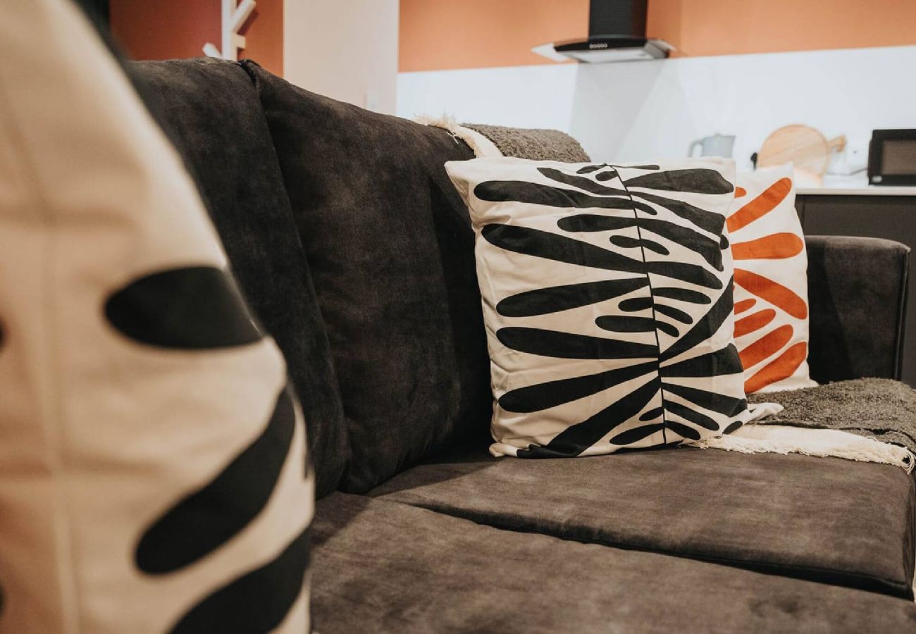 Apartment in Thornton-Cleveleys - Beach Apartment - 2 Bedrooms Free WiFi Parking 