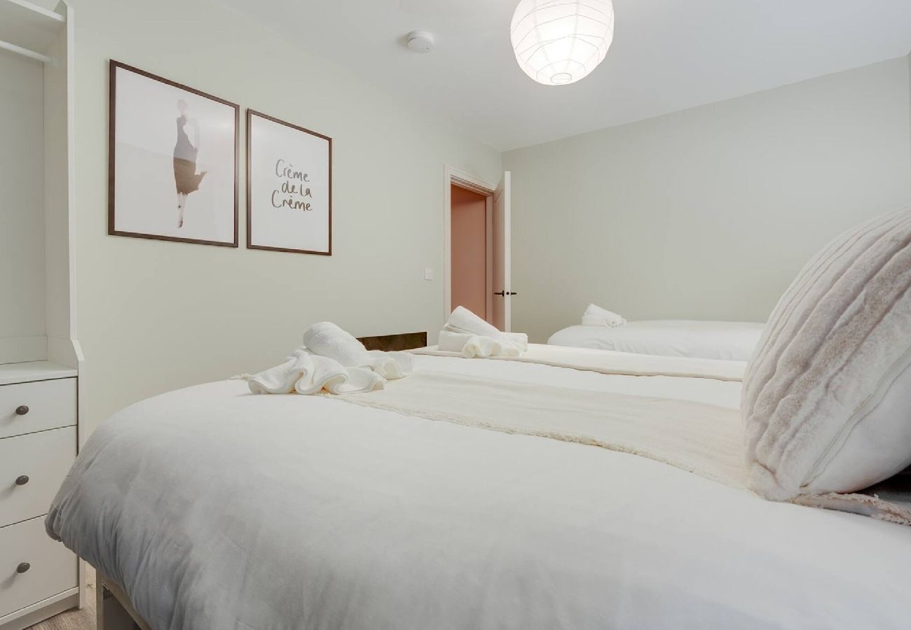 Apartment in Thornton-Cleveleys - Beach Apartment - 2 Bedrooms Free WiFi Parking 