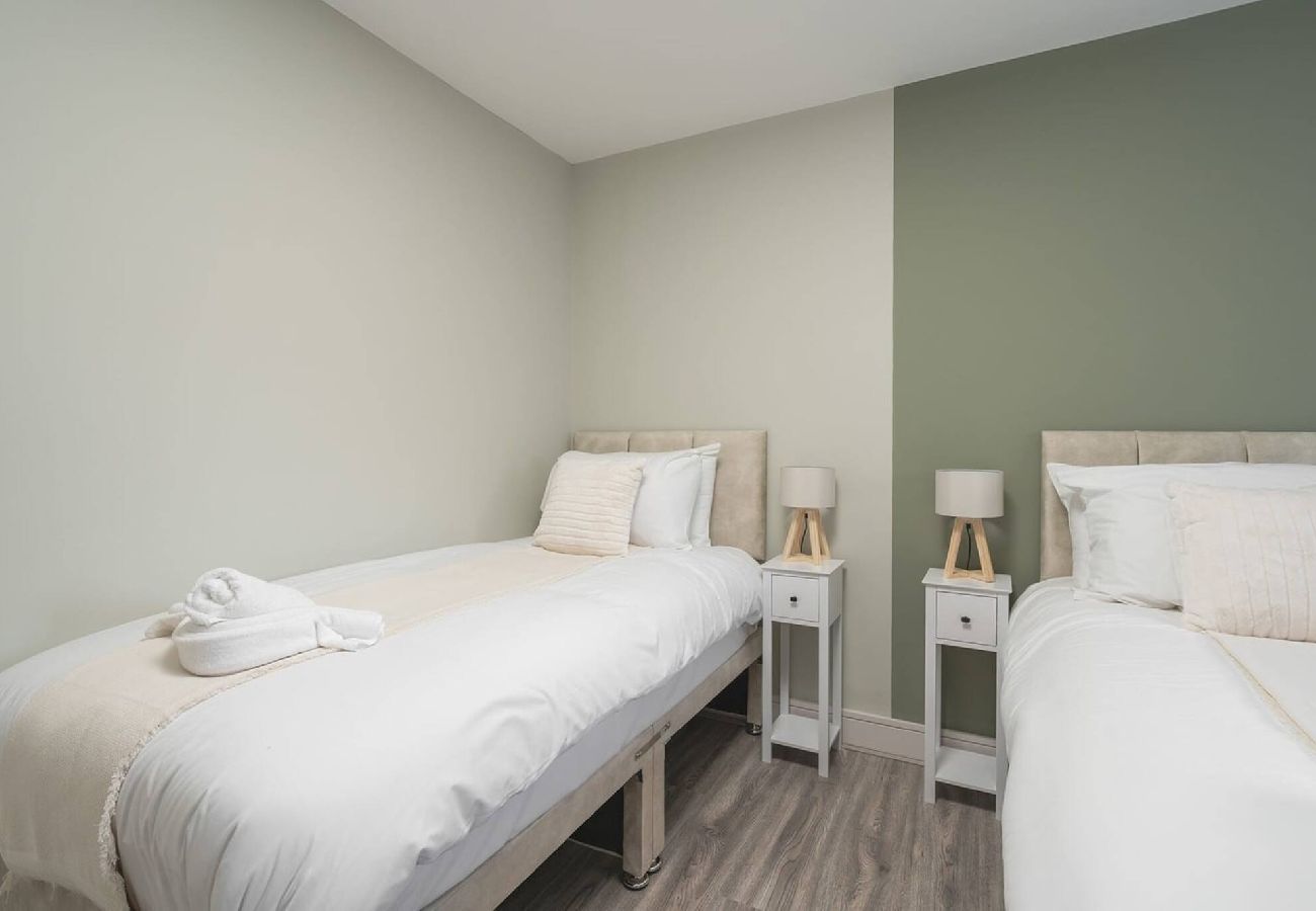 Apartment in Thornton-Cleveleys - Beach Apartment - 2 Bedrooms Free WiFi Parking 