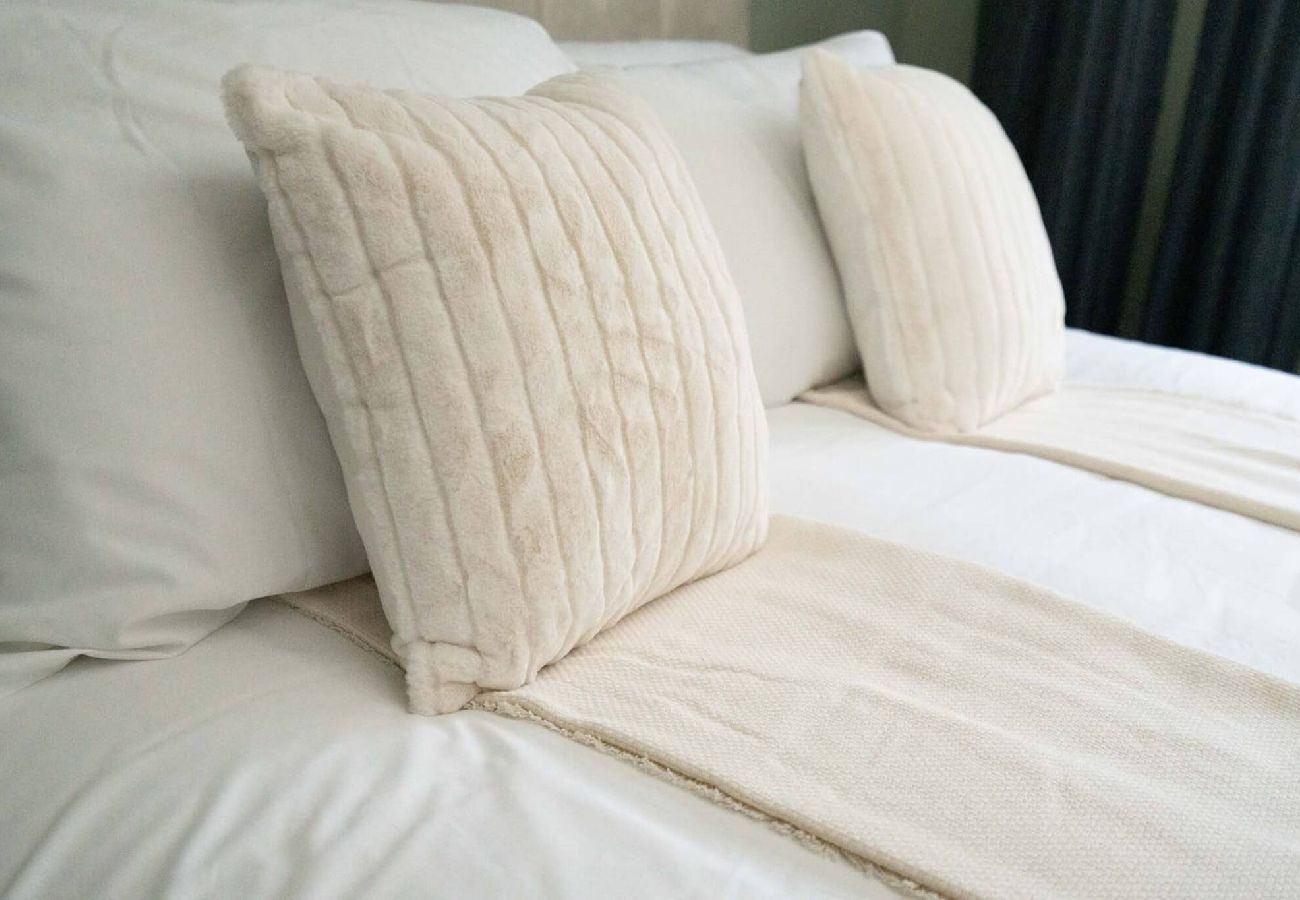 Apartment in Thornton-Cleveleys - Beach Apartment - 2 Bedrooms Free WiFi Parking 