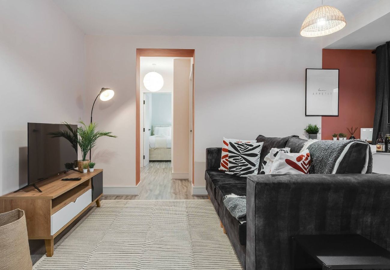 Apartment in Thornton-Cleveleys - Beach Apartment - 2 Bedrooms Free WiFi Parking 