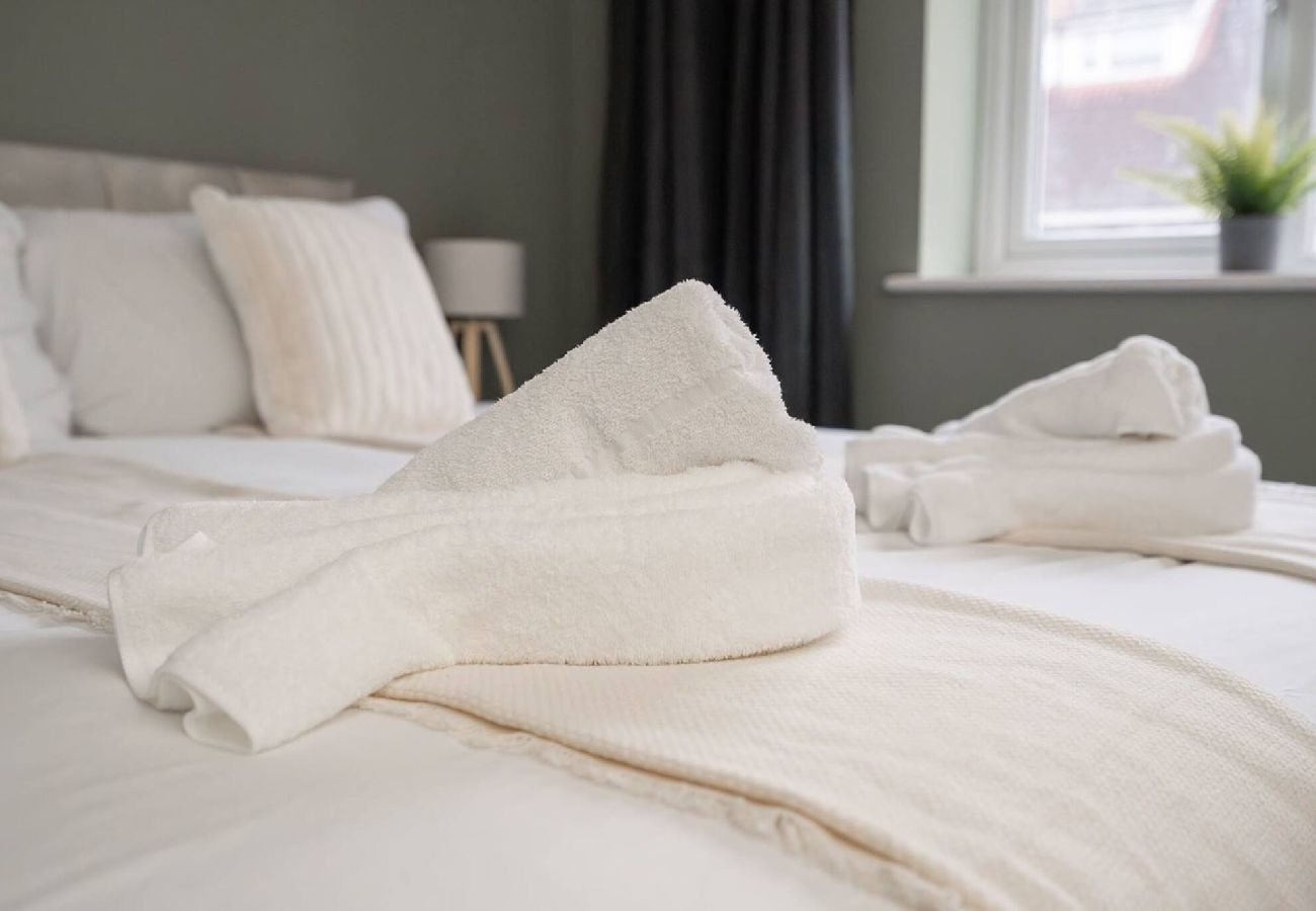 Apartment in Thornton-Cleveleys - Beach Apartment - 2 Bedrooms Free WiFi Parking 