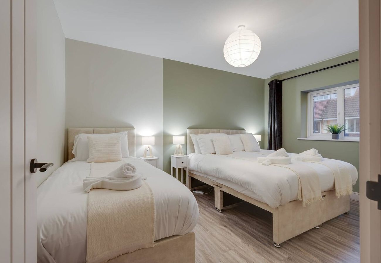 Apartment in Thornton-Cleveleys - Beach Apartment - 2 Bedrooms Free WiFi Parking 