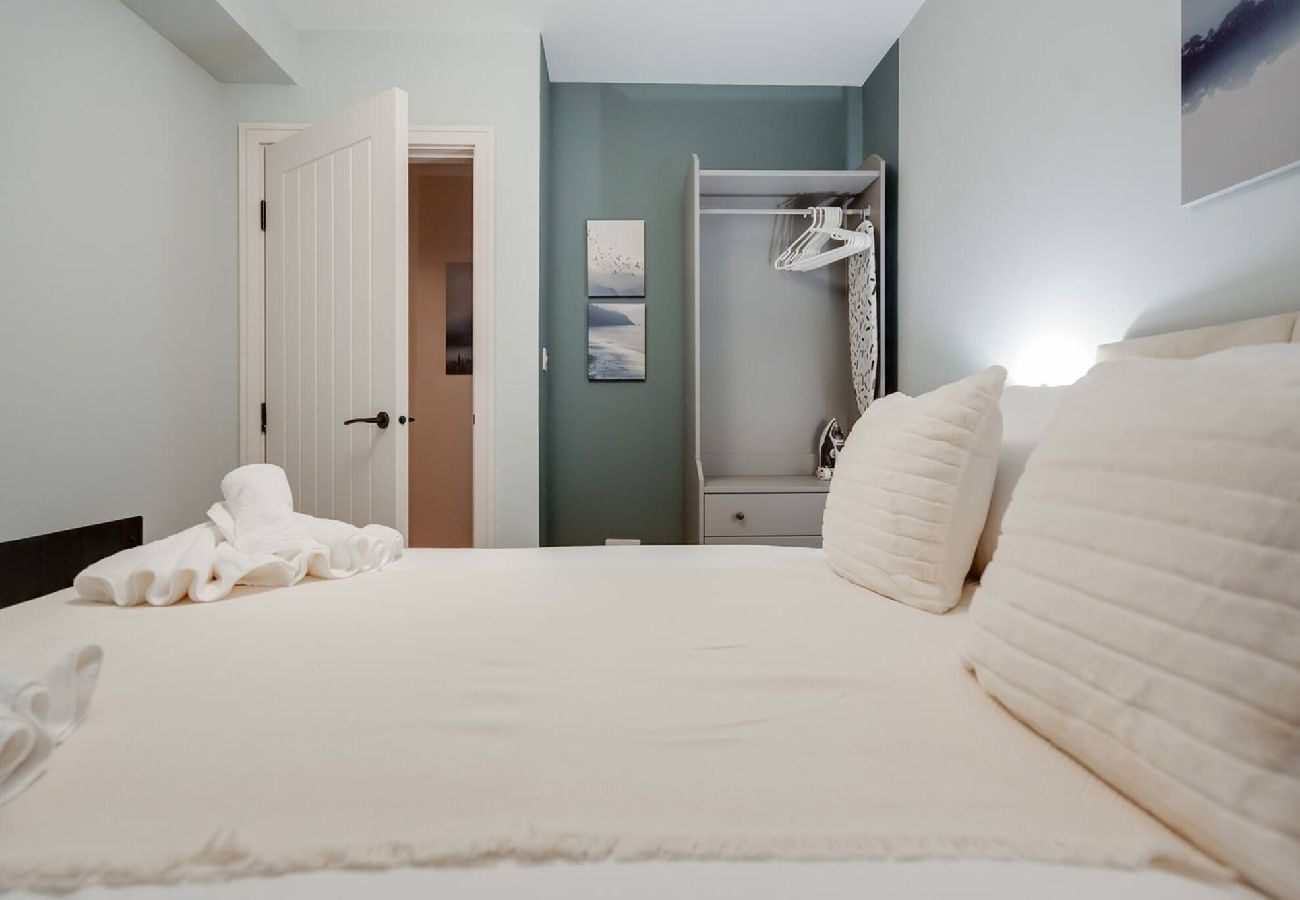 Apartment in Thornton-Cleveleys - Beach Apartment - 2 Bedrooms Free WiFi Parking 